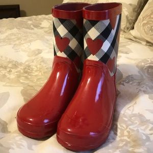 Red and Burberry plaid girl’s rain boots